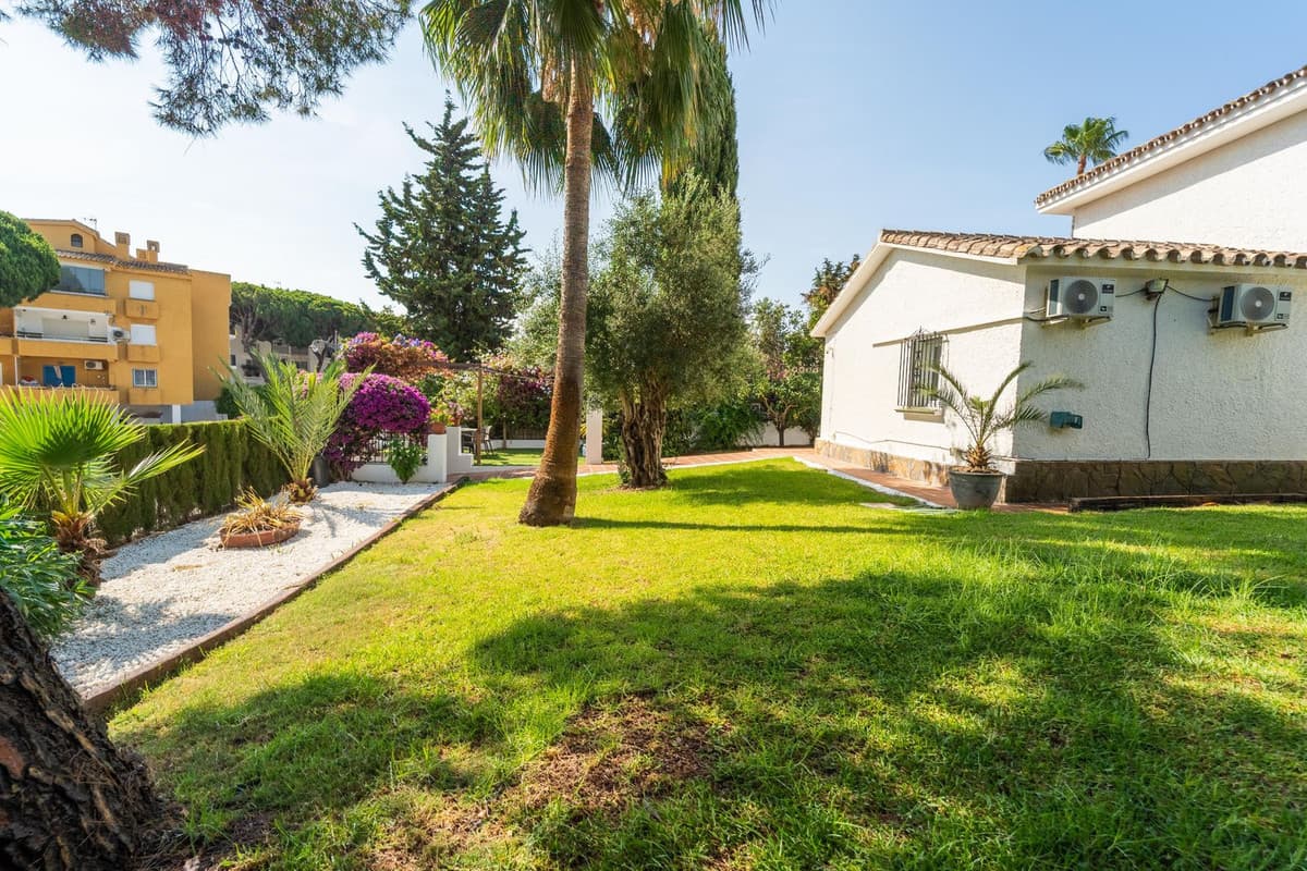 Detached Villa in Calahonda — photo 3 of 10