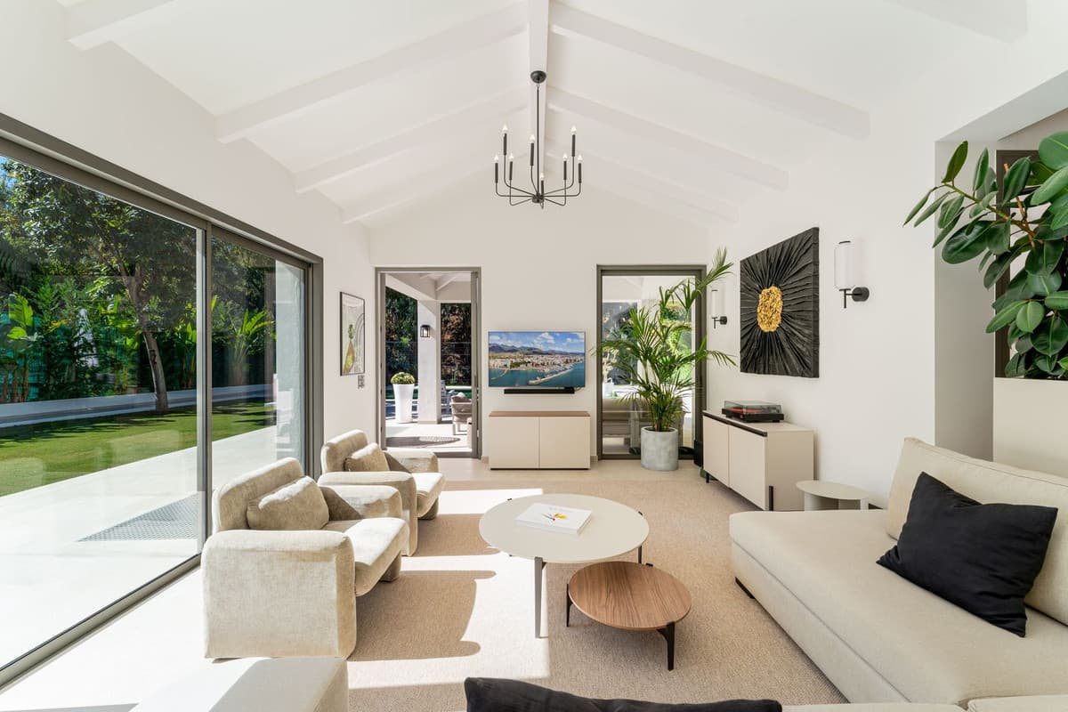 Detached Villa in Nueva Andalucía — photo 2 of 10
