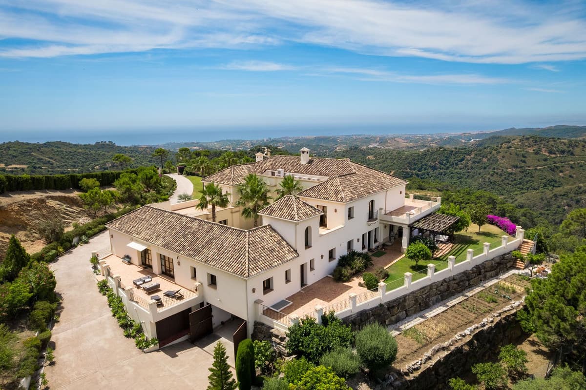 Detached Villa in Estepona — photo 1 of 10