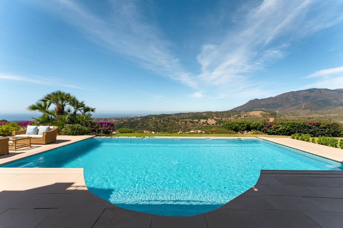 Detached Villa in Estepona — photo 2 of 10