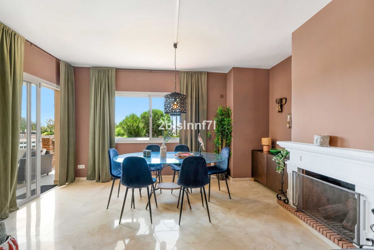 Middle Floor Apartment in Nueva Andalucía — photo 6 of 10