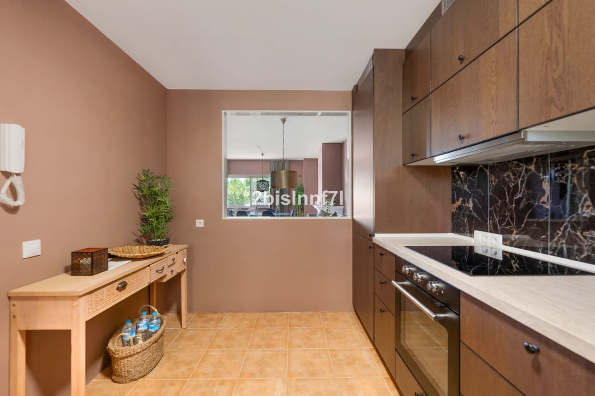 Middle Floor Apartment in Nueva Andalucía — photo 9 of 10