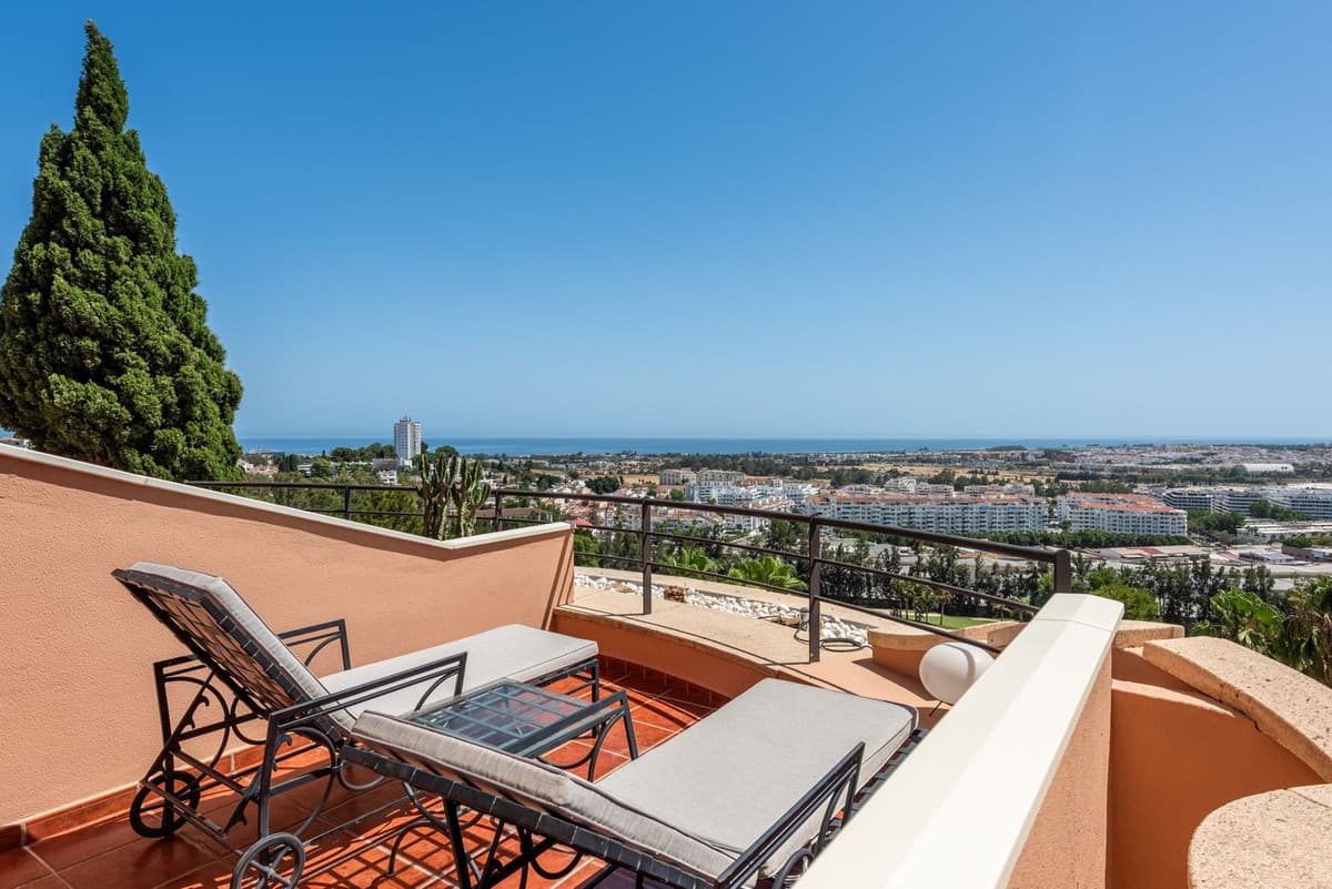 Middle Floor Apartment in Nueva Andalucía — photo 3 of 10
