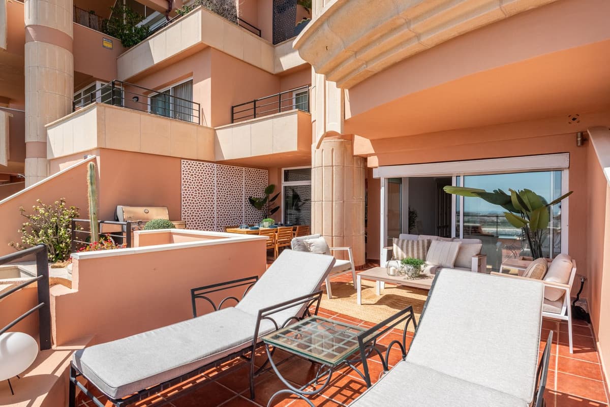 Middle Floor Apartment in Nueva Andalucía — photo 4 of 10
