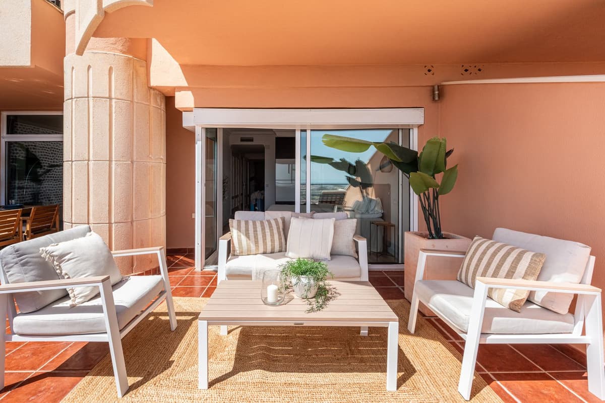 Middle Floor Apartment in Nueva Andalucía — photo 5 of 10