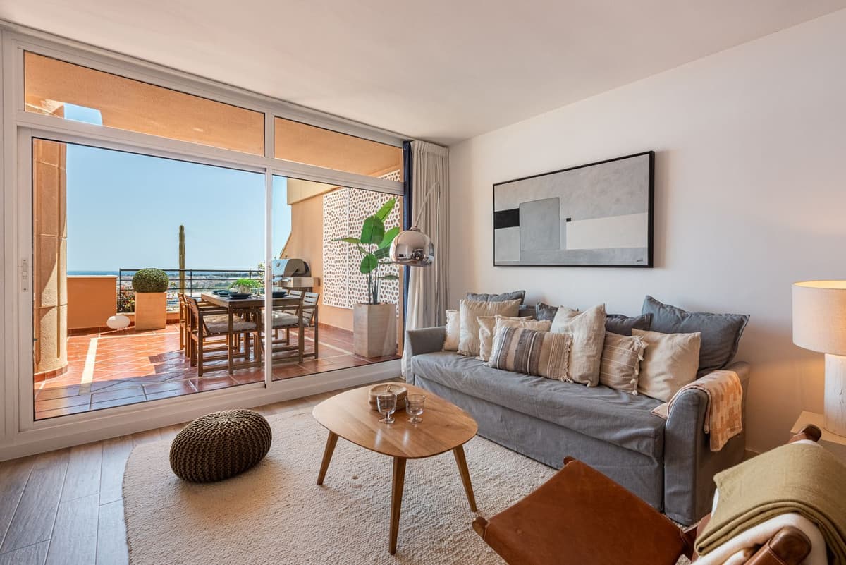 Middle Floor Apartment in Nueva Andalucía — photo 8 of 10