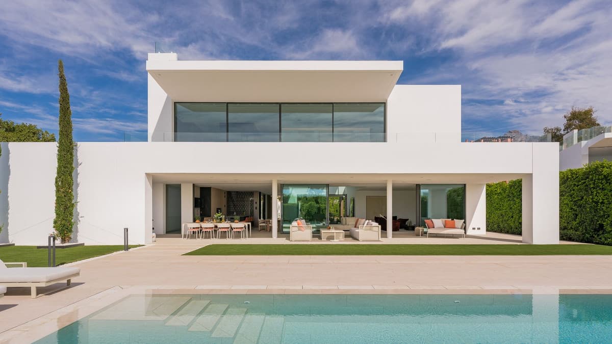 Detached Villa in The Golden Mile — photo 1 of 10