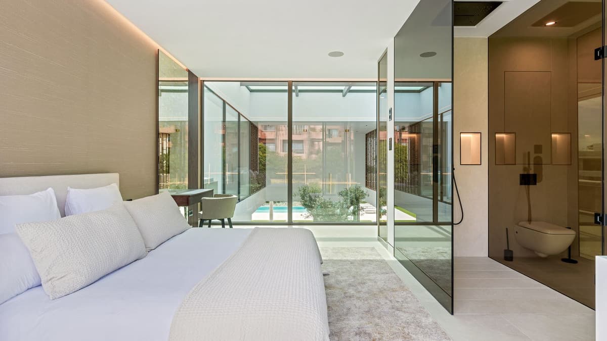 Detached Villa in The Golden Mile — photo 10 of 10