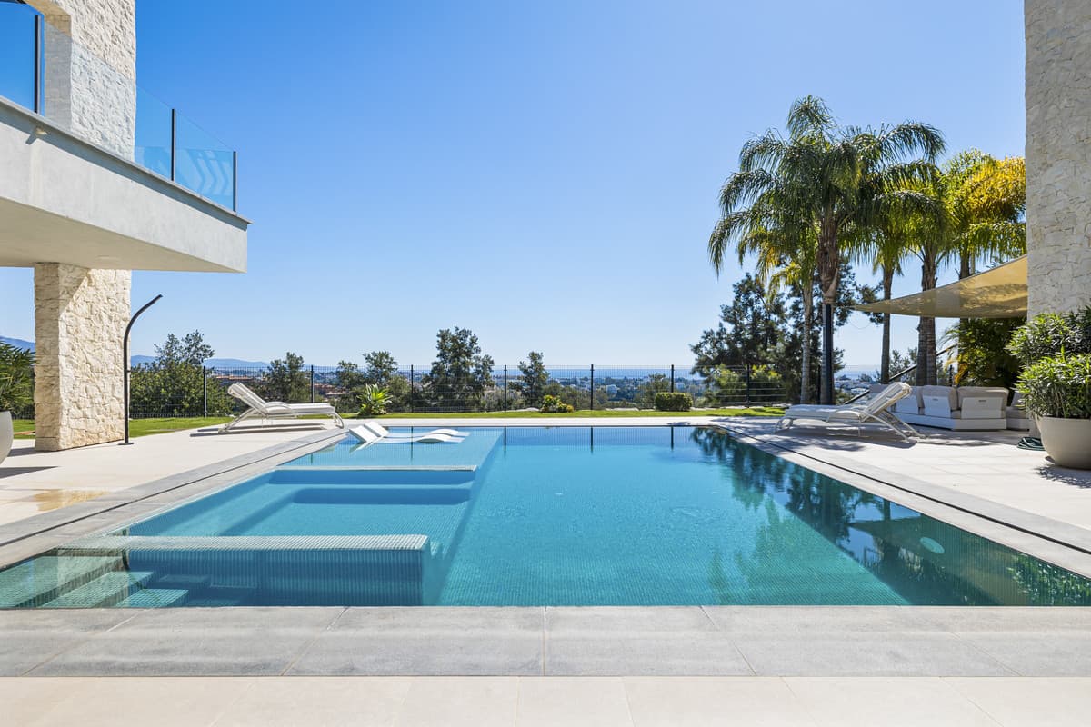 Detached Villa in Benahavís — photo 1 of 10