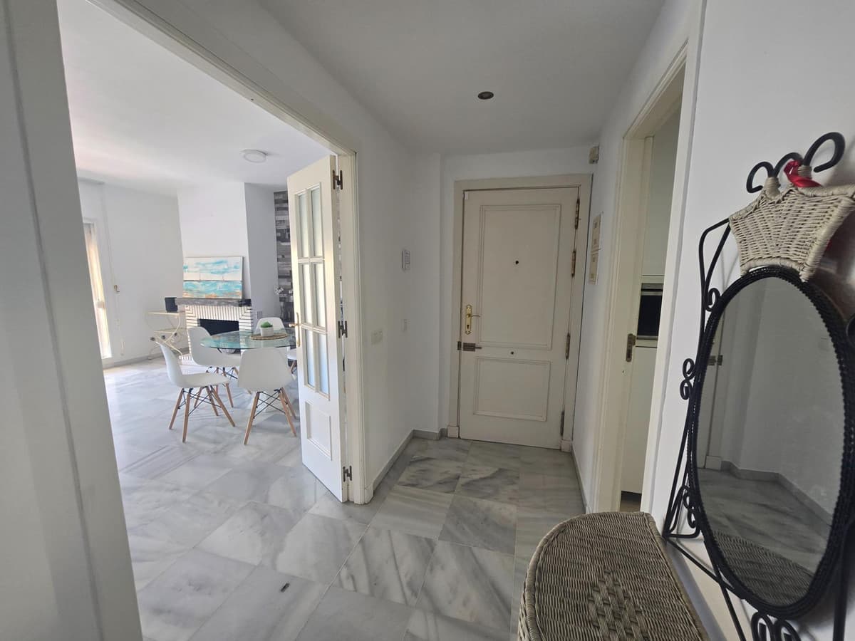 Middle Floor Apartment in Torrequebrada — photo 7 of 10