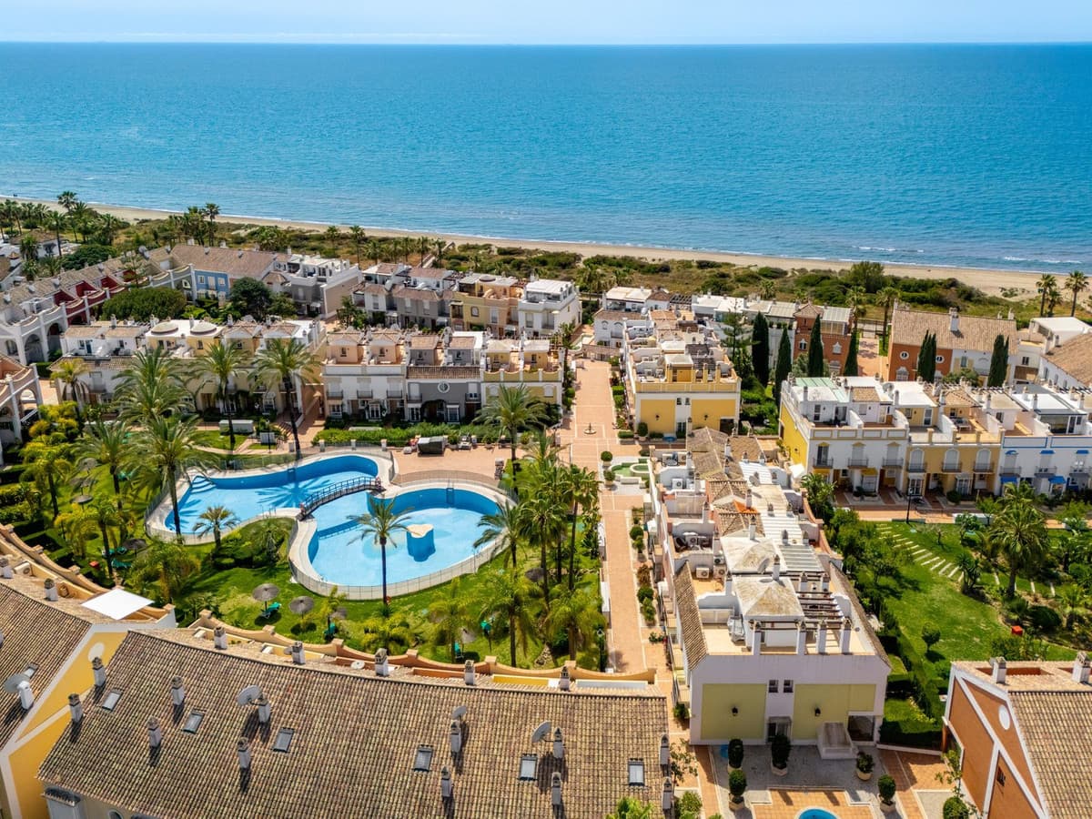 Townhouse in Bahía de Marbella — photo 1 of 10