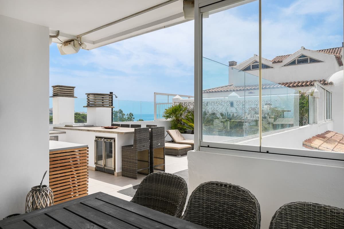 Middle Floor Apartment in Estepona — photo 2 of 10