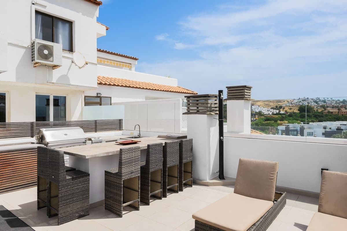 Middle Floor Apartment in Estepona — photo 4 of 10