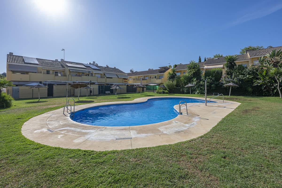 Townhouse in Estepona — photo 1 of 10