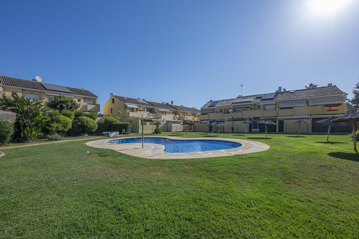 Townhouse in Estepona — photo 2 of 10