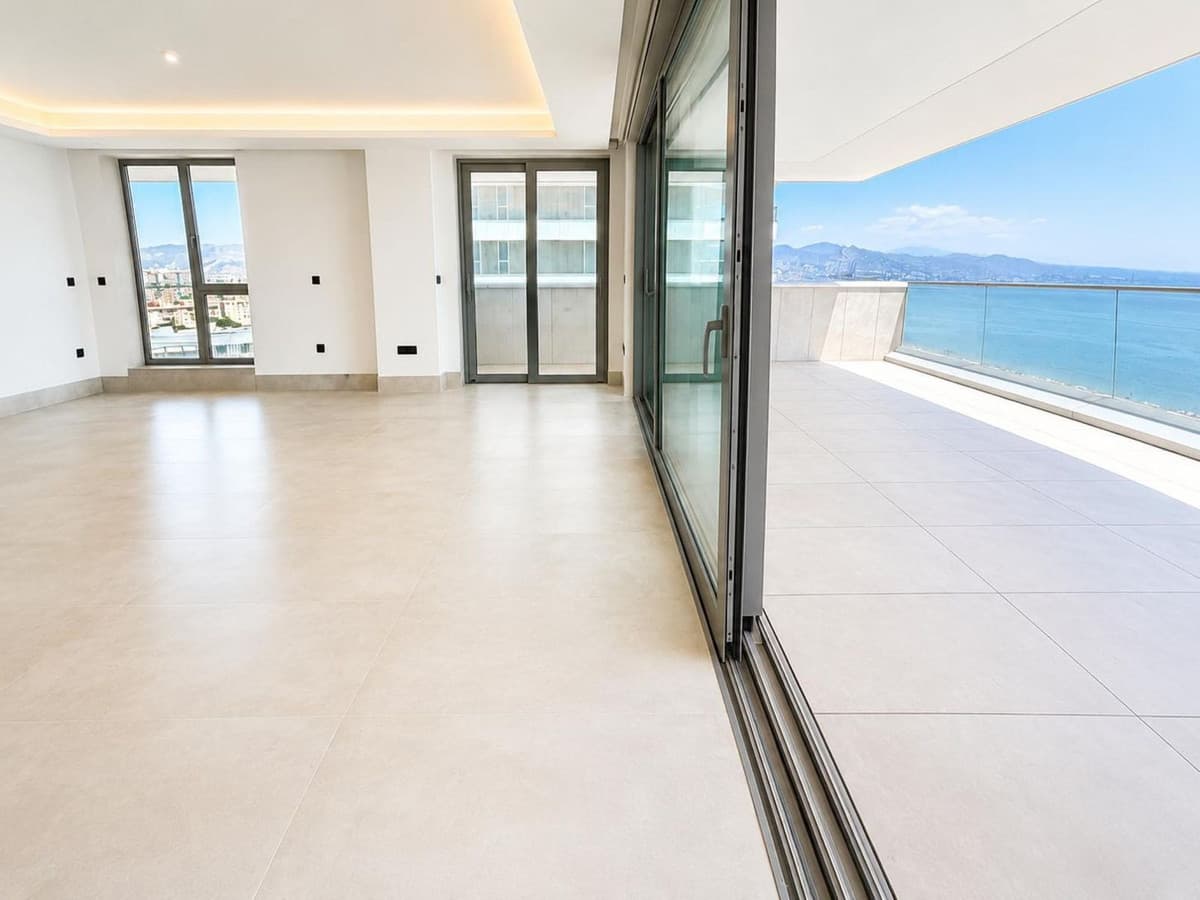 Middle Floor Apartment in Málaga — photo 1 of 10