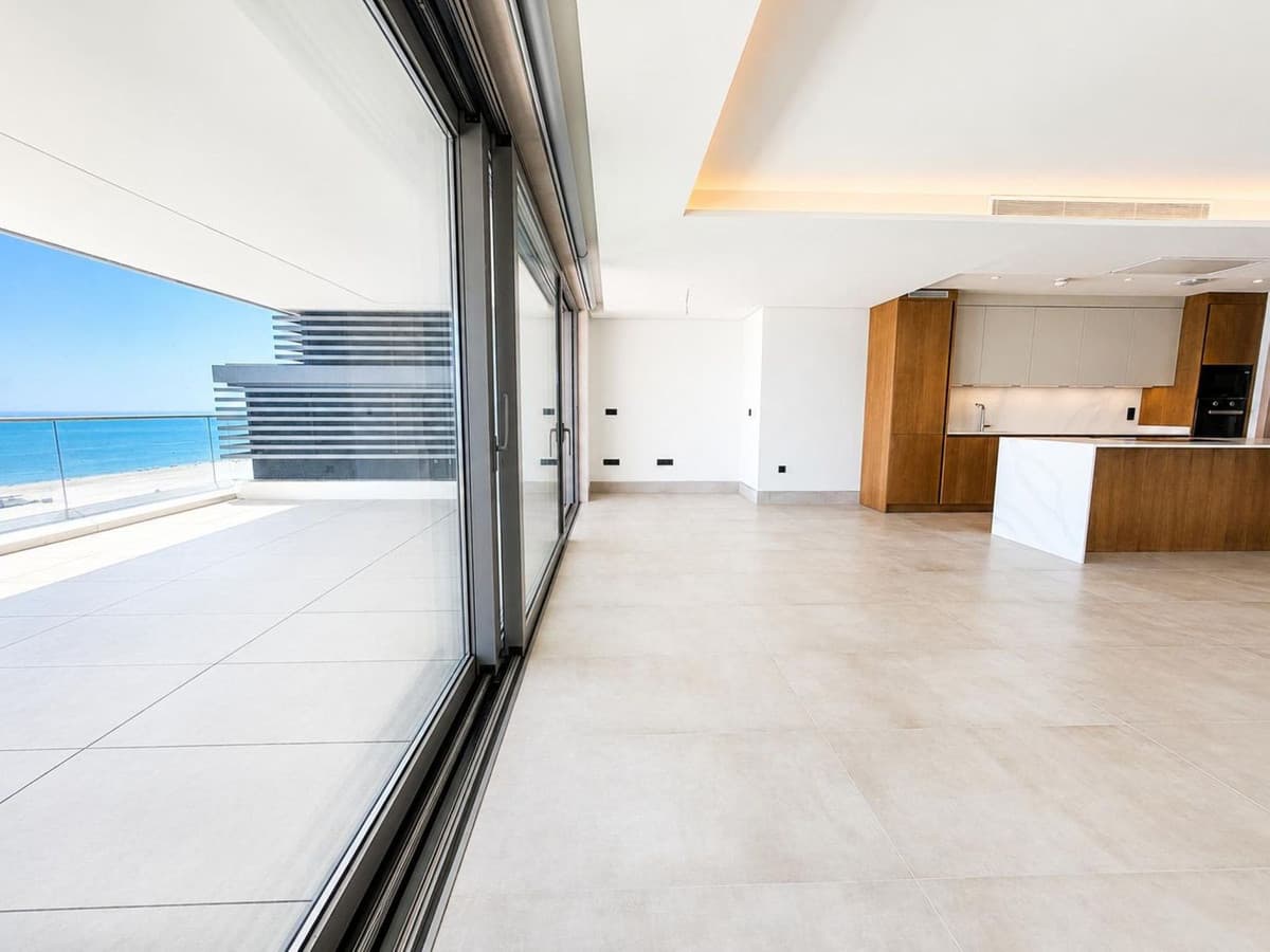 Middle Floor Apartment in Málaga — photo 5 of 10