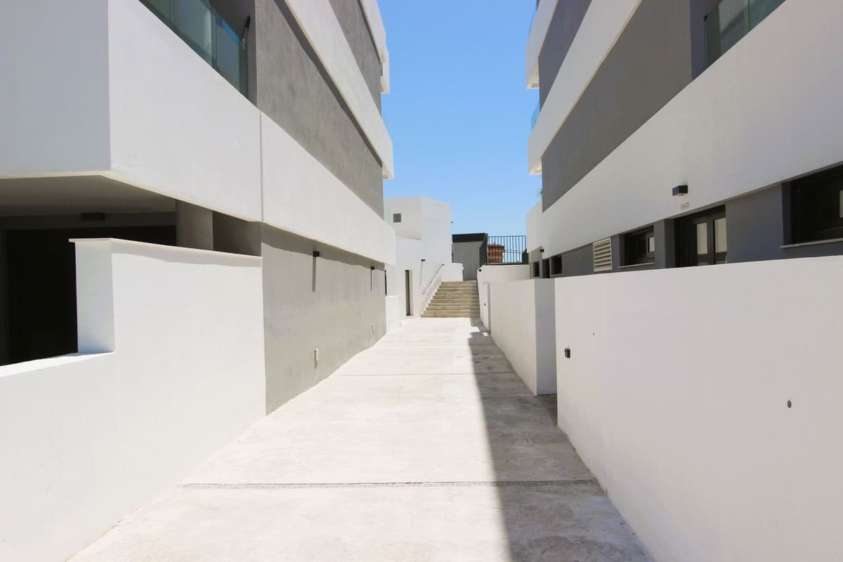 Middle Floor Apartment in Estepona — photo 6 of 10