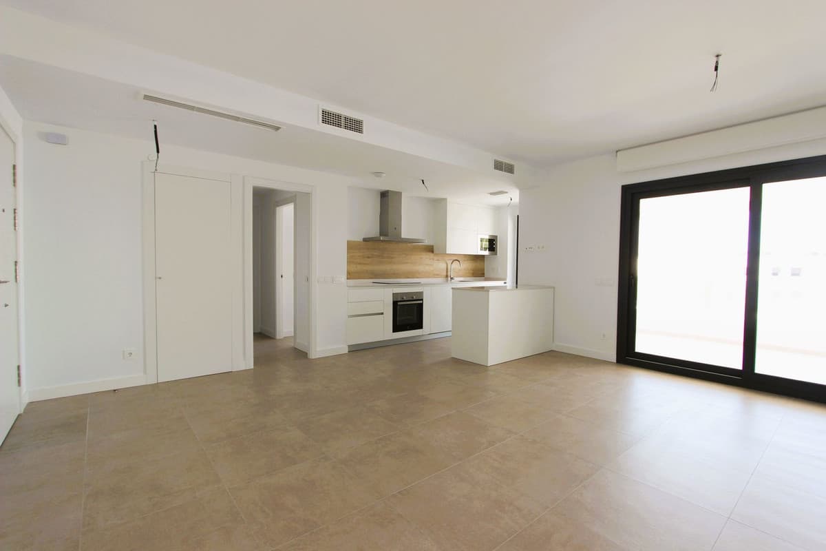 Middle Floor Apartment in Estepona — photo 7 of 10