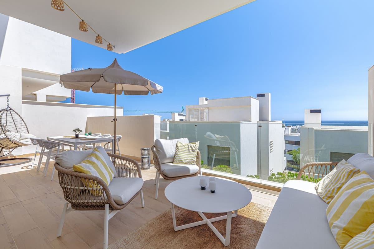 Middle Floor Apartment in Estepona — photo 1 of 10