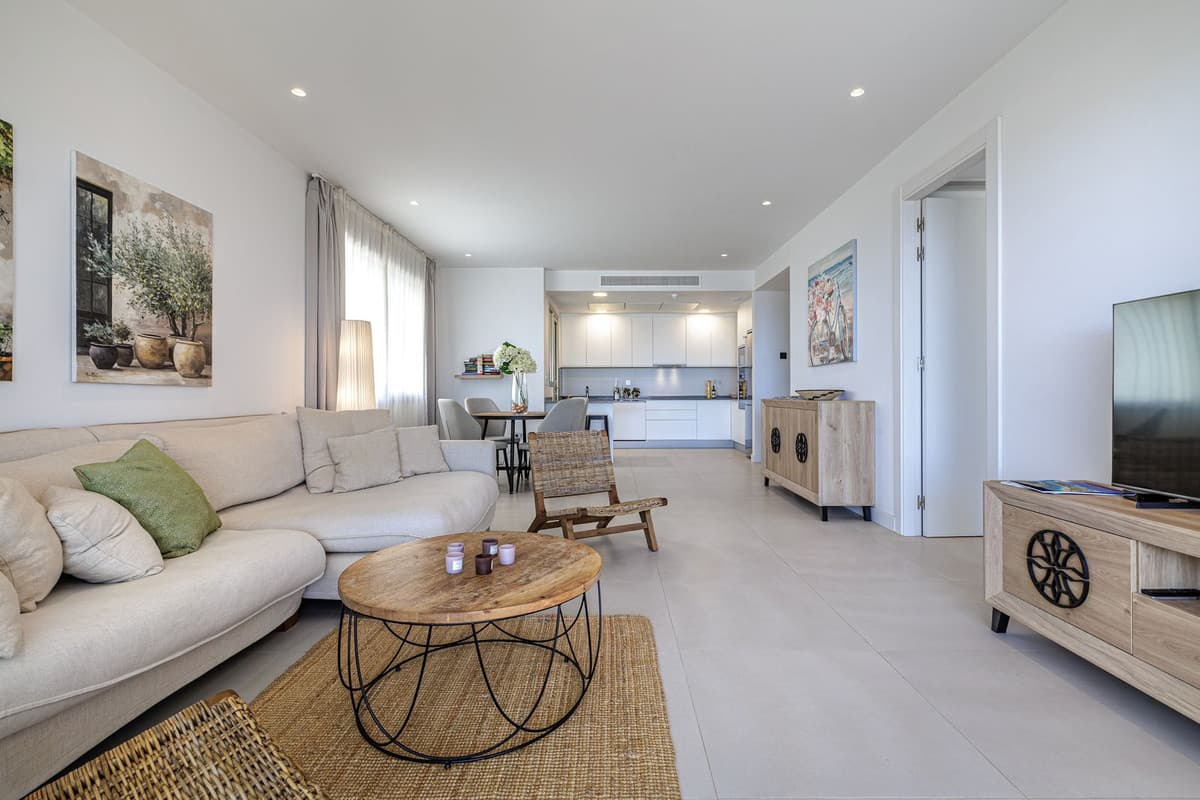 Middle Floor Apartment in Estepona — photo 4 of 10