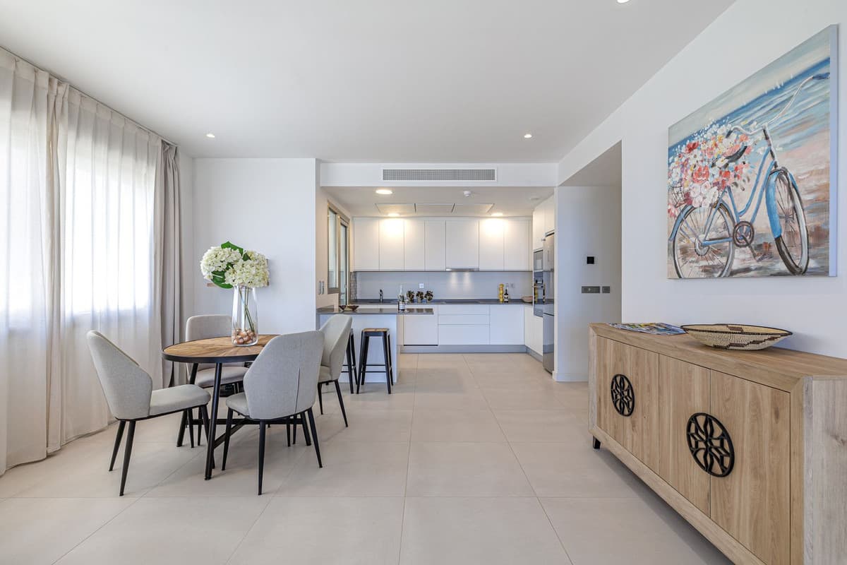 Middle Floor Apartment in Estepona — photo 5 of 10