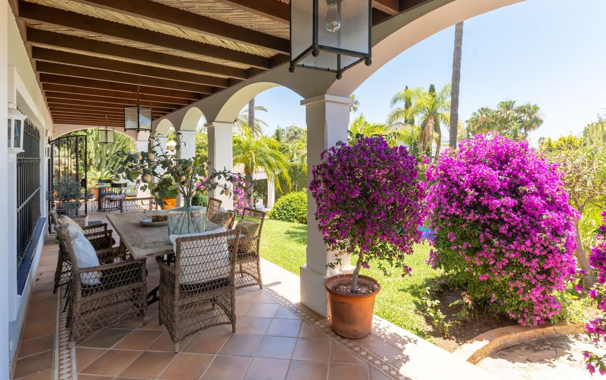 Detached Villa in Bahía de Marbella — photo 2 of 10