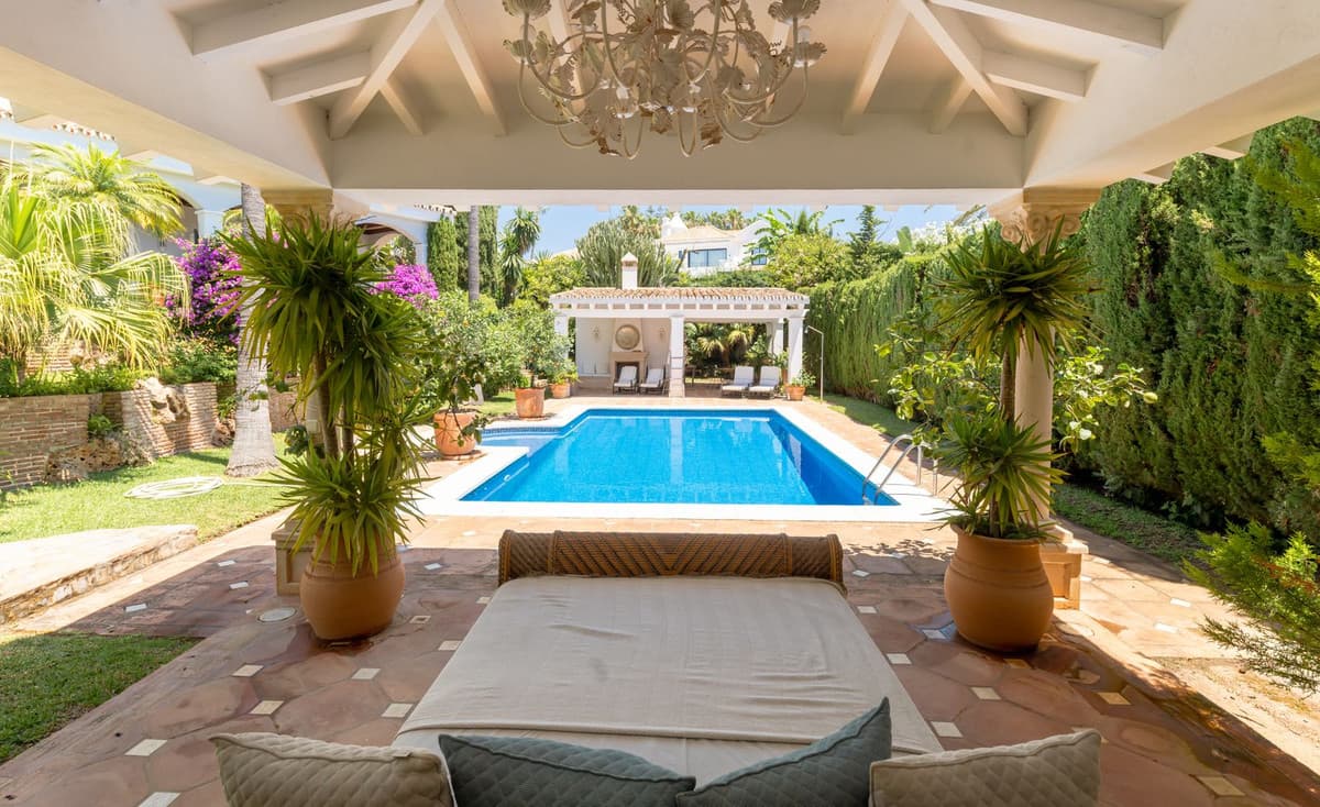 Detached Villa in Bahía de Marbella — photo 3 of 10