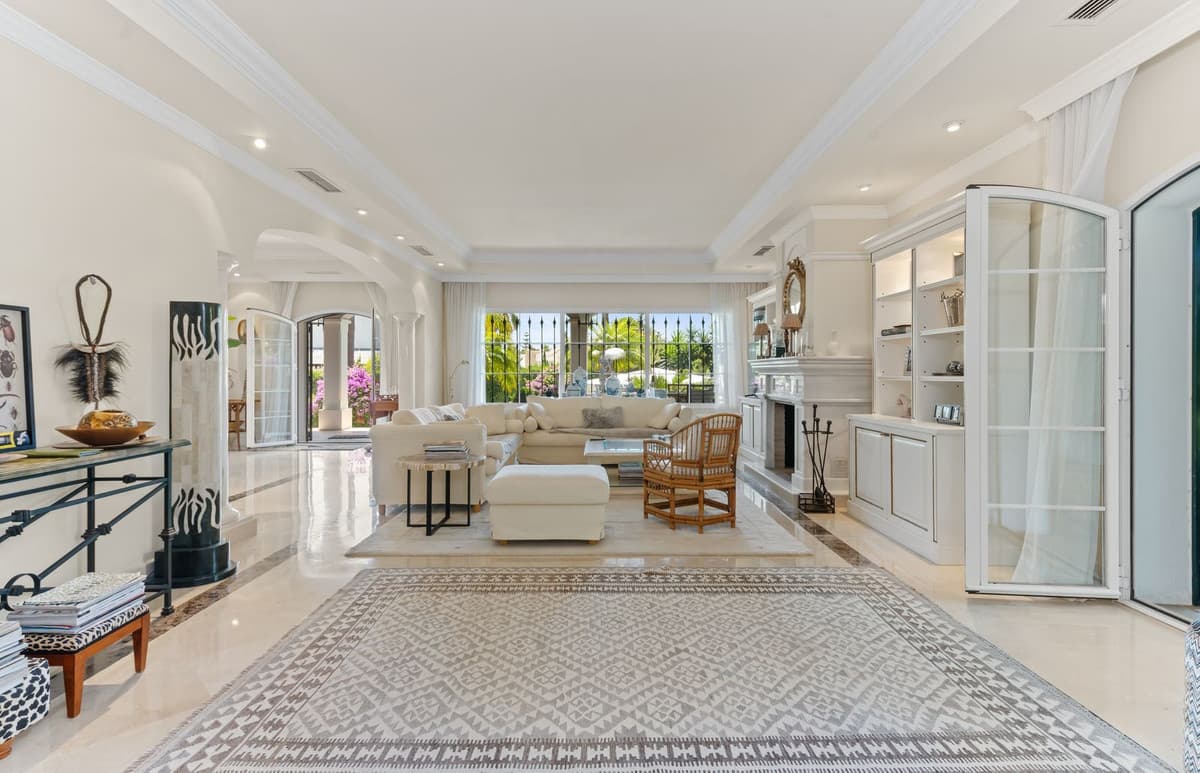 Detached Villa in Bahía de Marbella — photo 4 of 10