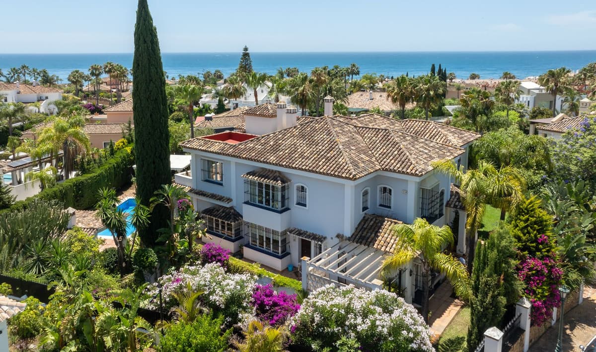 Detached Villa in Bahía de Marbella — photo 5 of 10