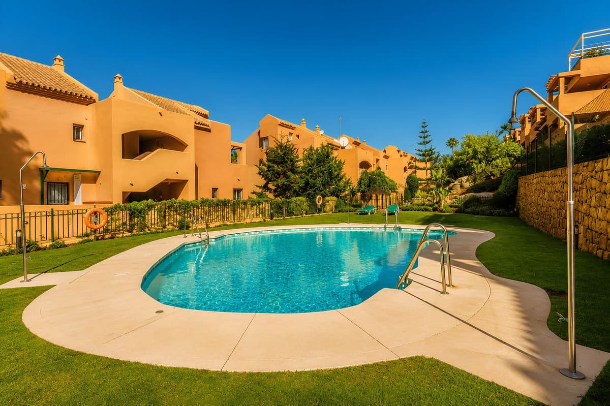 Middle Floor Apartment in Elviria — photo 1 of 4