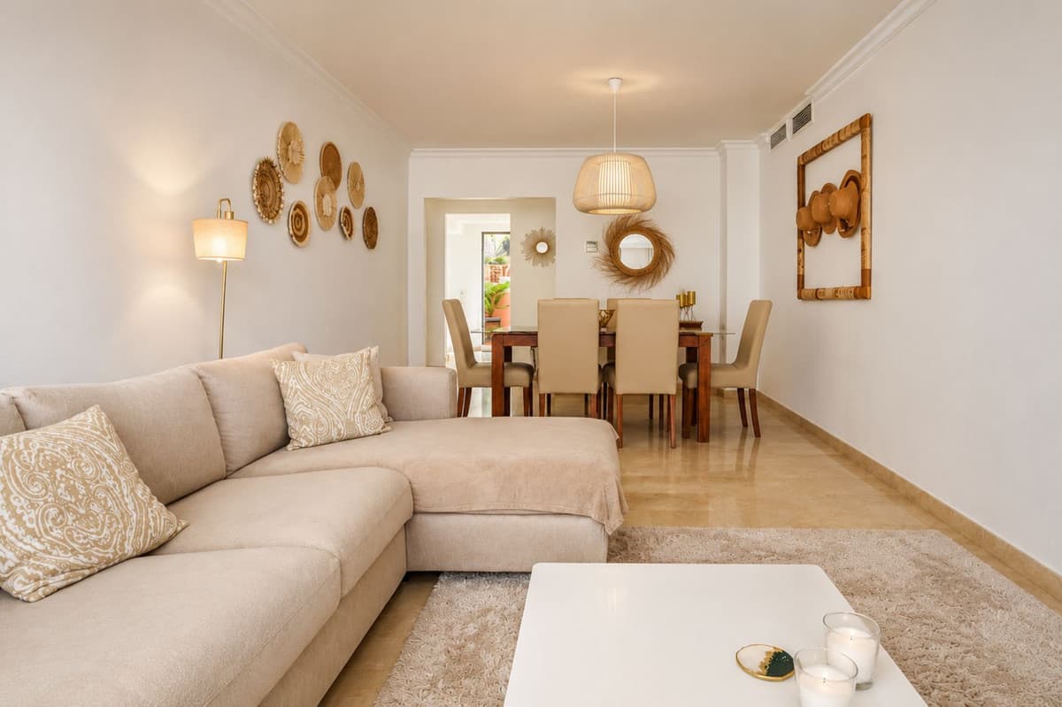Middle Floor Apartment in Elviria — photo 2 of 4