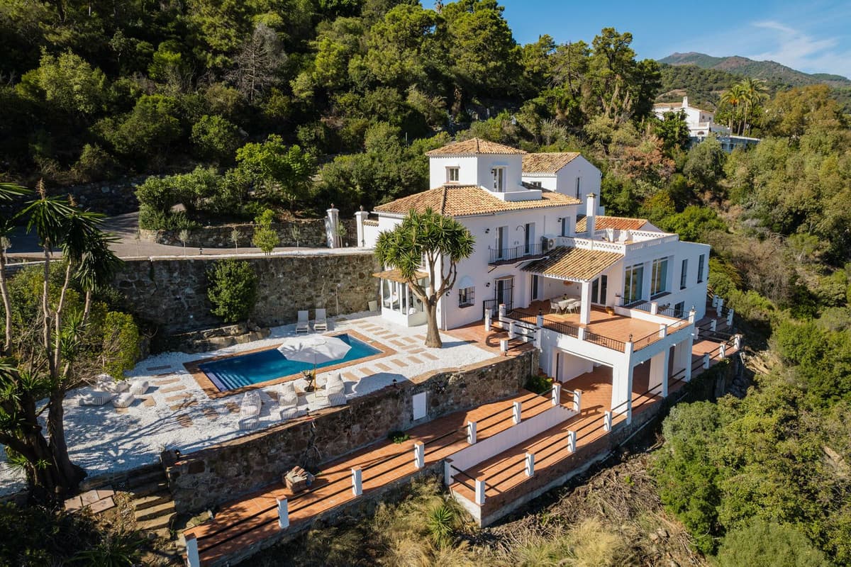 Detached Villa in El Madroñal — photo 1 of 10