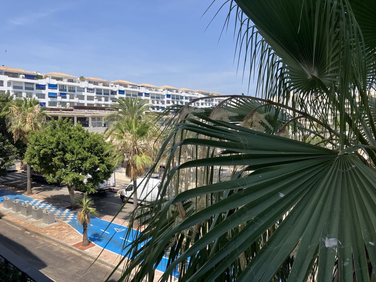 Middle Floor Apartment in Puerto Banús — photo 1 of 10