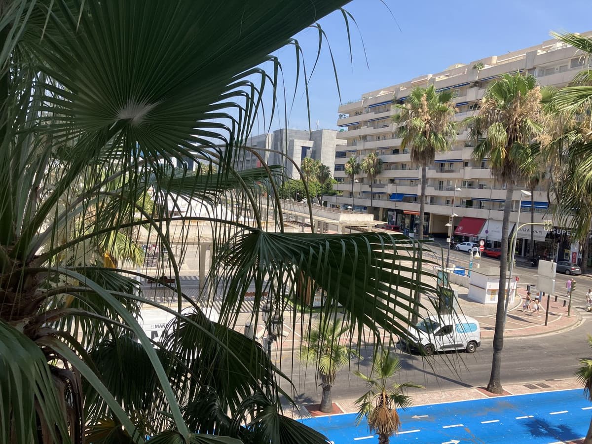 Middle Floor Apartment in Puerto Banús — photo 3 of 10