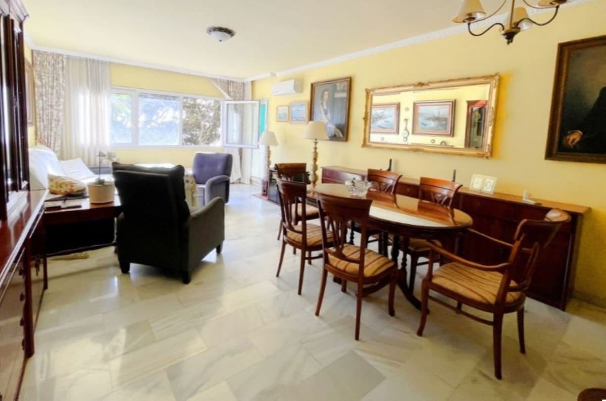 Middle Floor Apartment in Estepona — photo 2 of 10