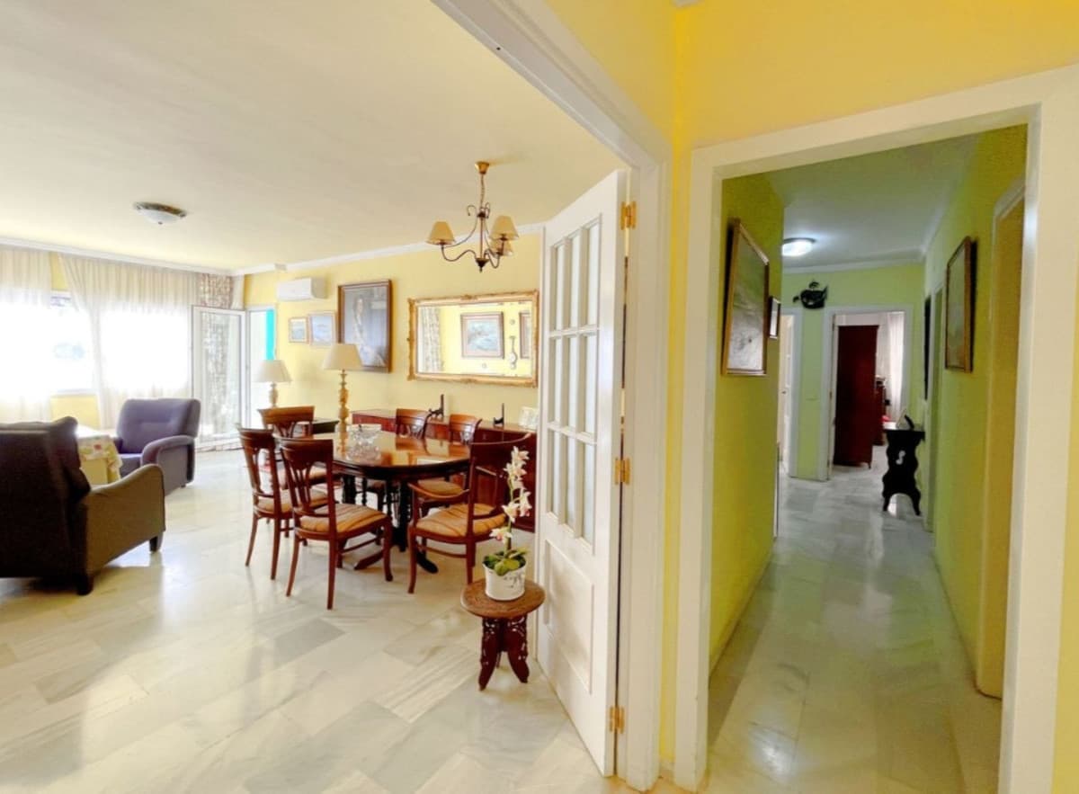Middle Floor Apartment in Estepona — photo 8 of 10