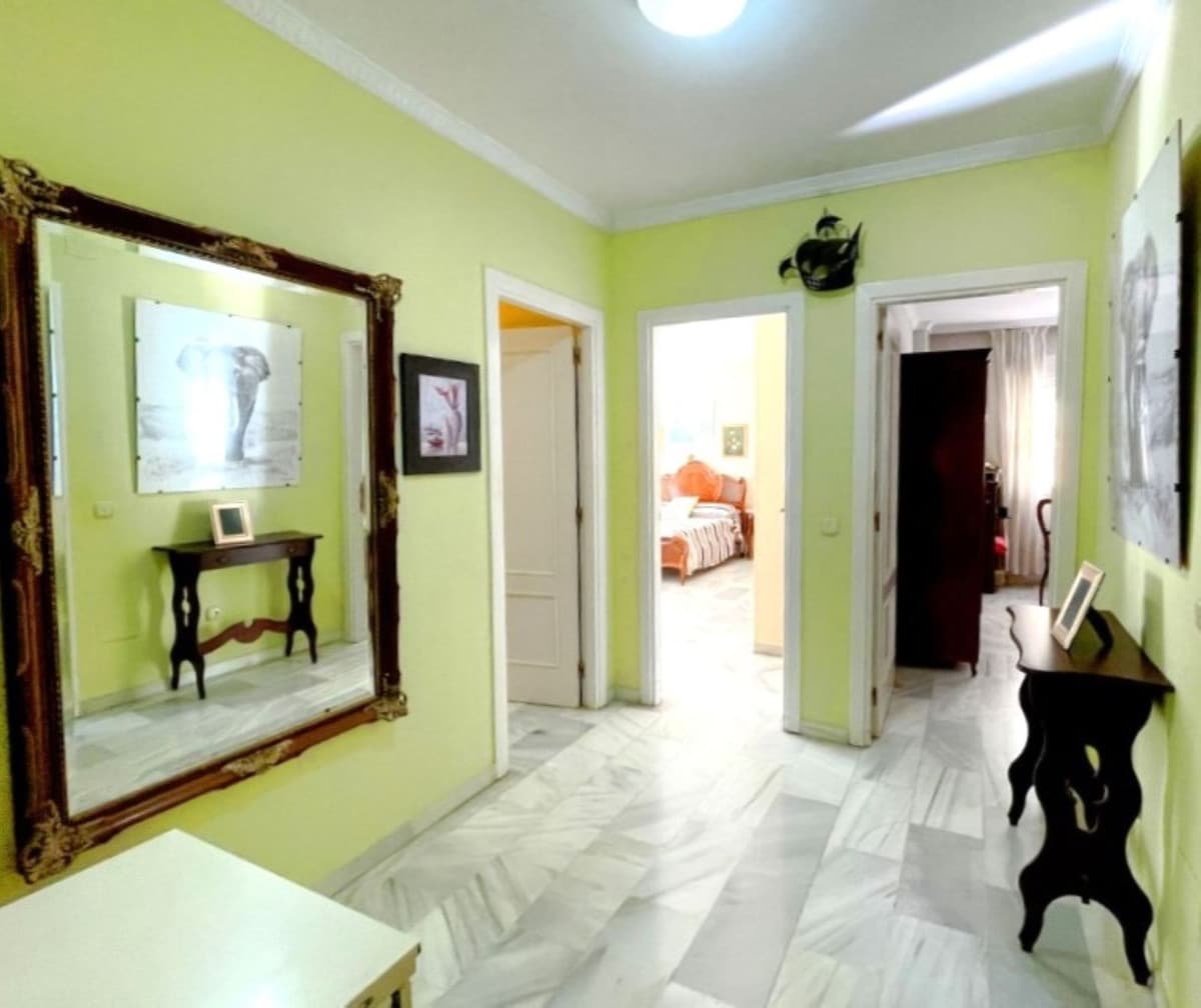 Middle Floor Apartment in Estepona — photo 9 of 10