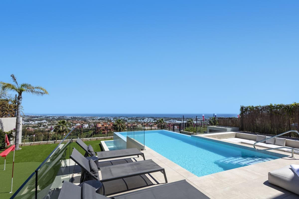Detached Villa in Benahavís — photo 1 of 10
