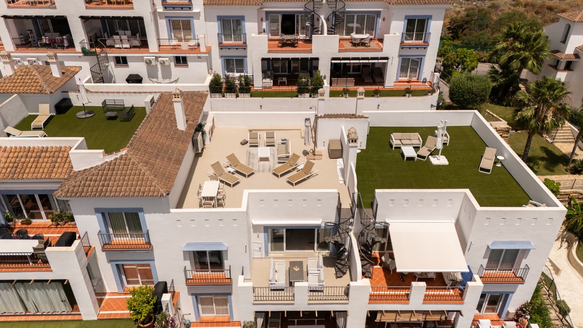 Penthouse in Benahavís — photo 1 of 10