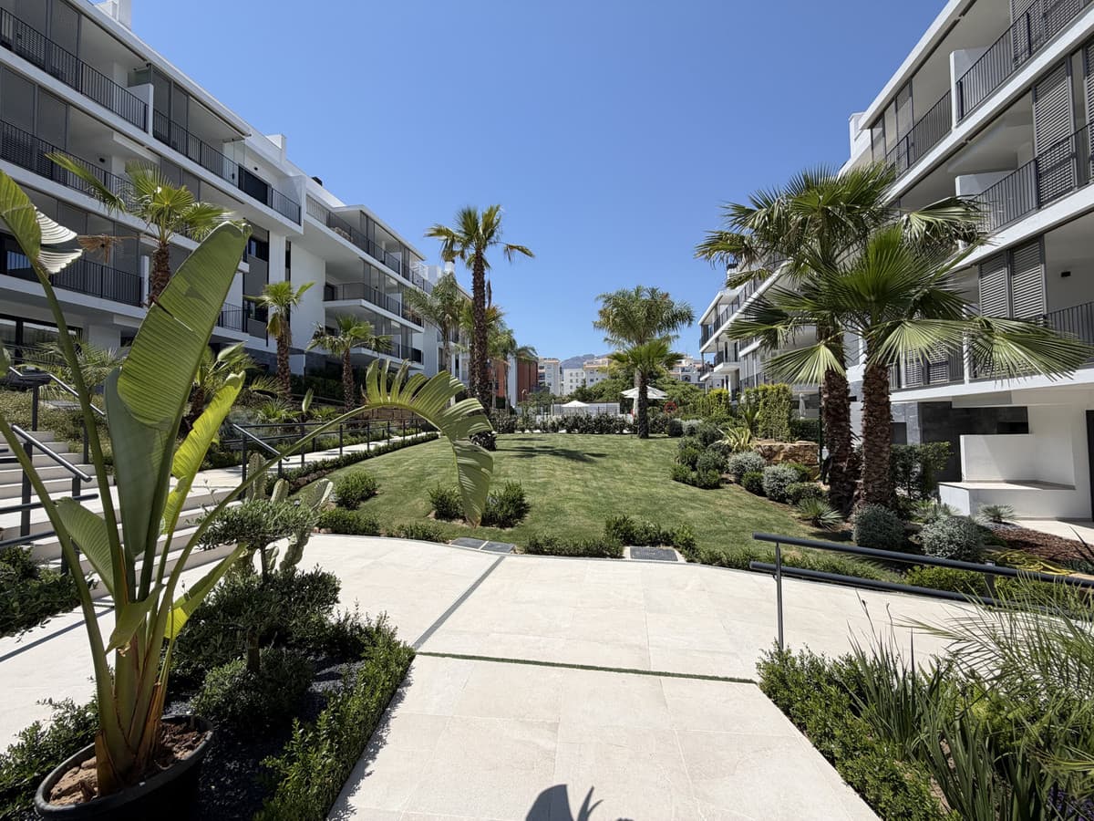 Middle Floor Apartment in Estepona — photo 1 of 10