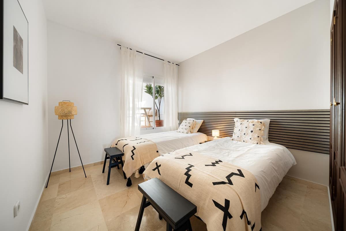 Middle Floor Apartment in Nueva Andalucía — photo 7 of 10