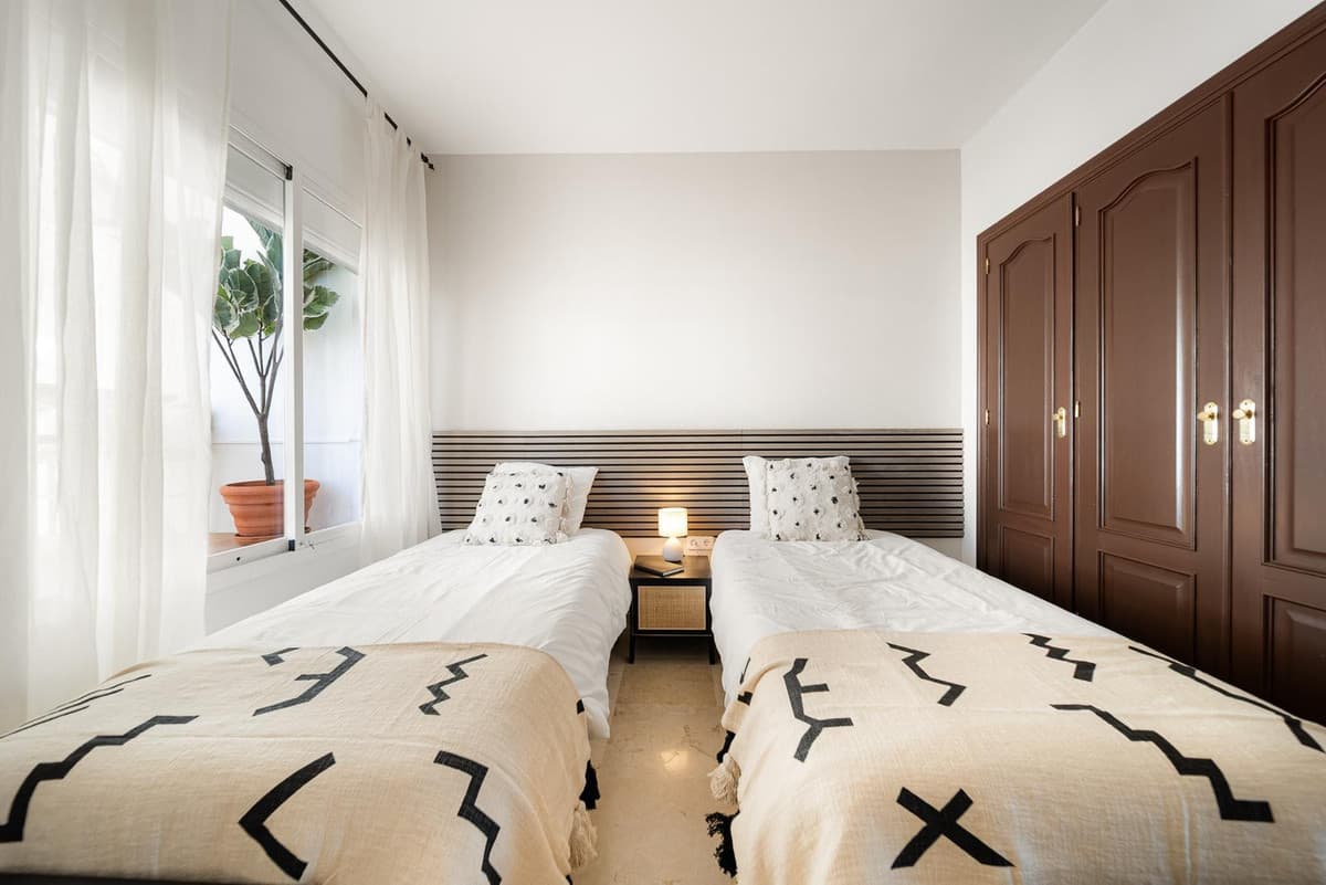 Middle Floor Apartment in Nueva Andalucía — photo 9 of 10
