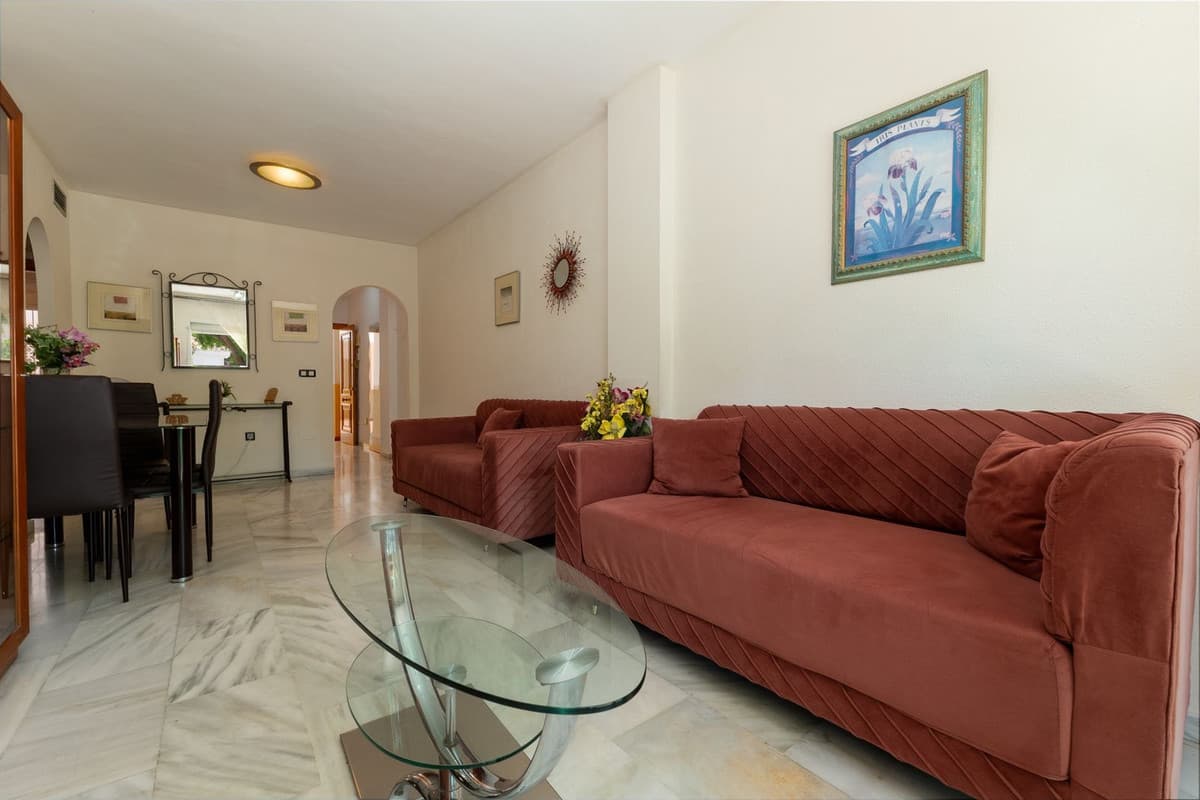 Middle Floor Apartment in Fuengirola — photo 3 of 10
