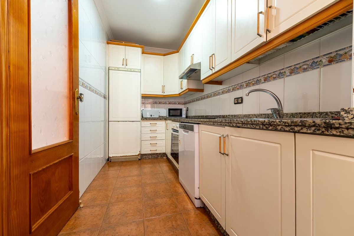 Middle Floor Apartment in Fuengirola — photo 8 of 10