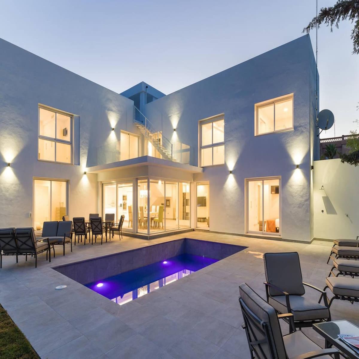 Detached Villa in Nueva Andalucía — photo 1 of 10