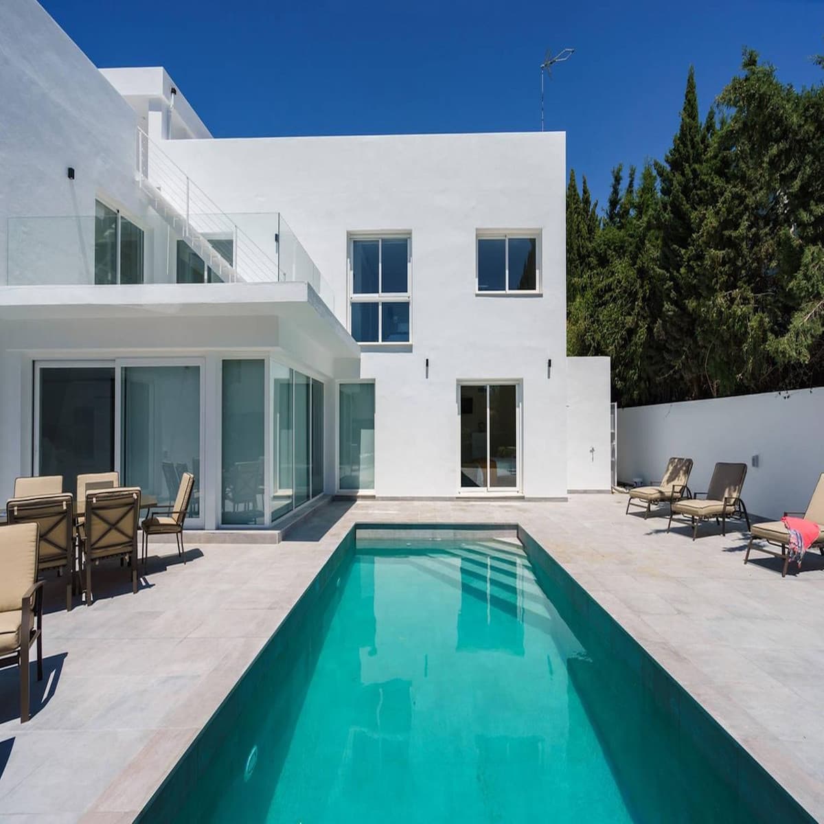 Detached Villa in Nueva Andalucía — photo 2 of 10