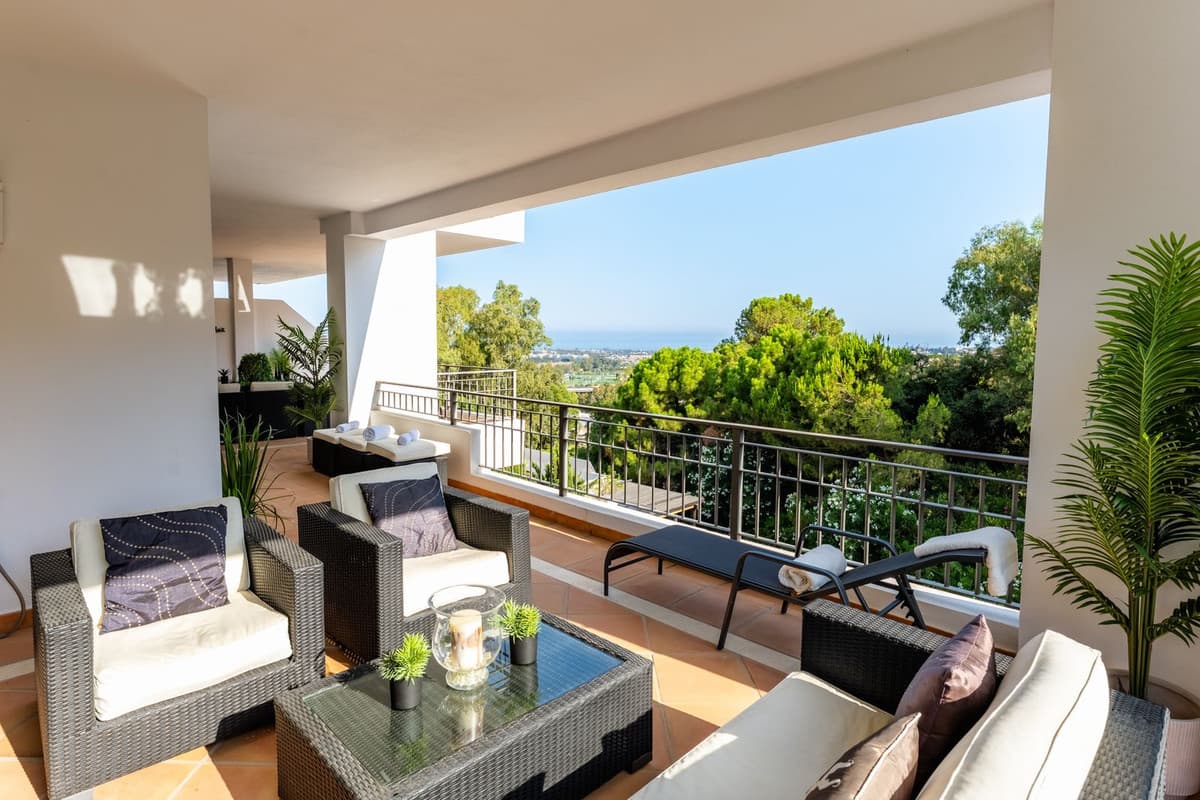 Middle Floor Apartment in La Quinta — photo 1 of 10