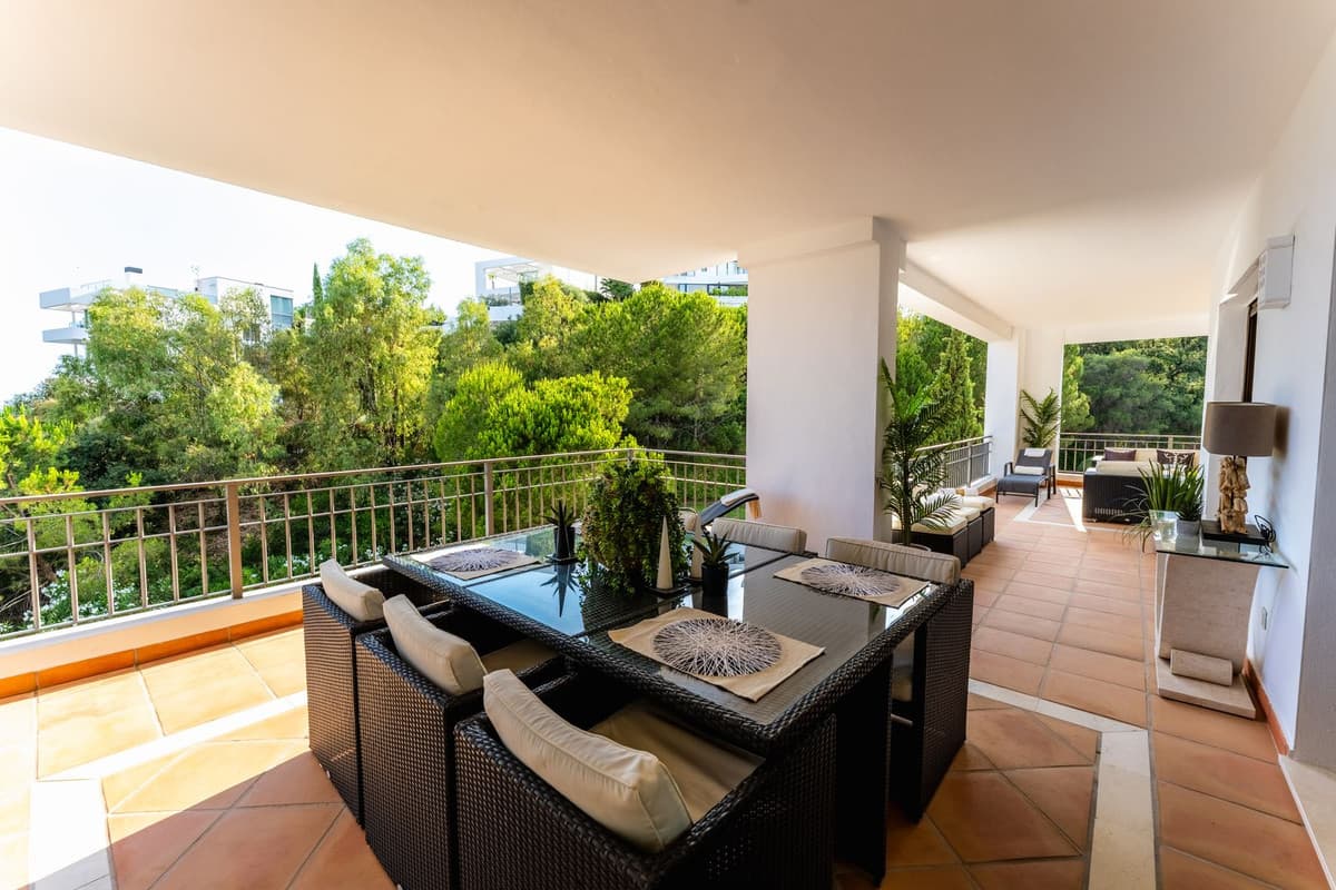 Middle Floor Apartment in La Quinta — photo 2 of 10