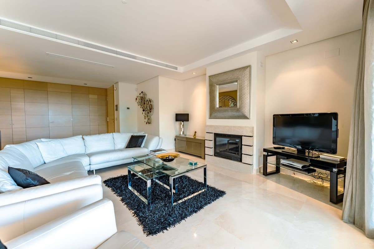 Middle Floor Apartment in La Quinta — photo 6 of 10